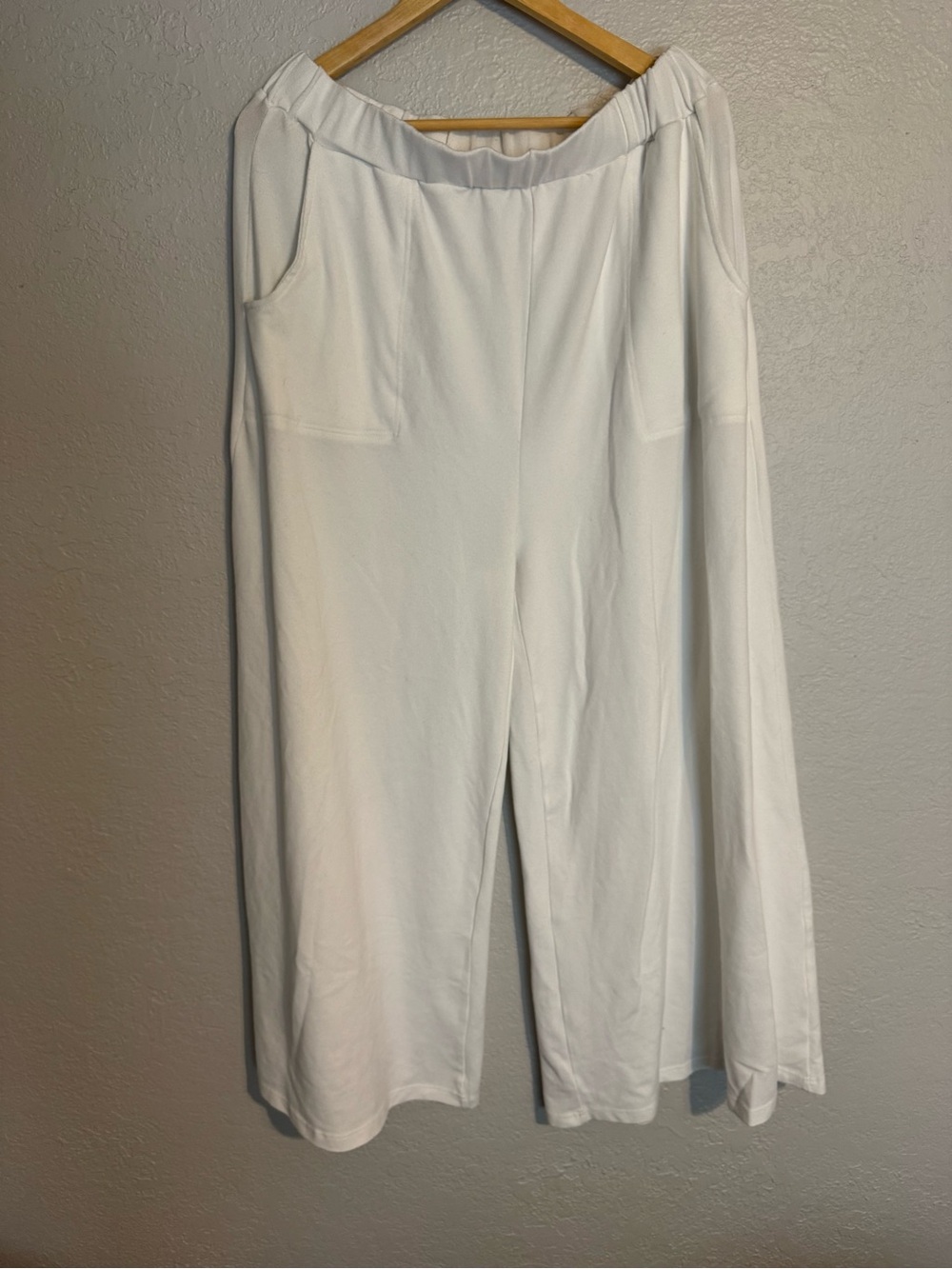 Effortless White Wide-Leg Women's Pants with Pockets